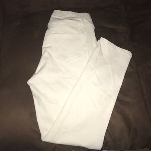 White jeggings. 👖